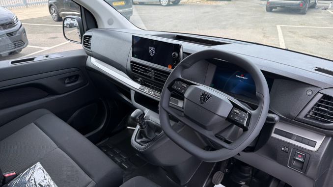 Peugeot Expert Xl Diesel 2.2 BlueHDi 150 Professional Van - Image 11